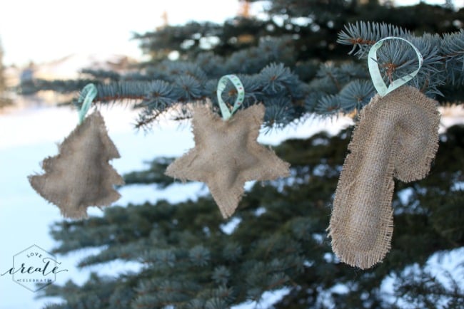 You can make a bunch of these burlap ornaments in many holiday shapes to add to your christmas tree