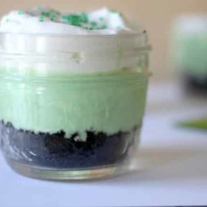 A quick and easy no bake recipe to serve friends and family! Perfect for St. Patrick's Day!