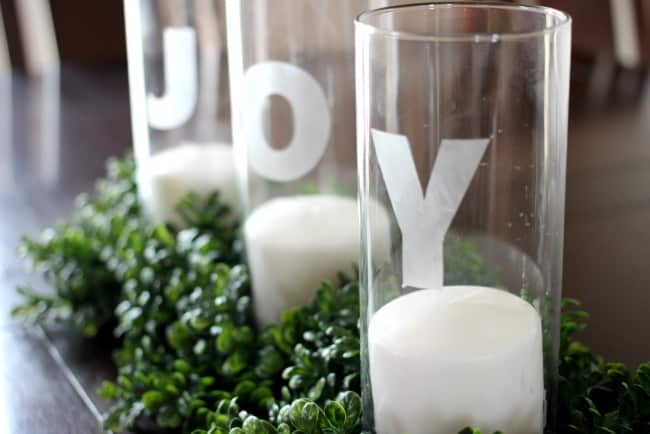 Love the etched glass lettering on this holiday centerpiece. Great idea for your holiday tablescape!