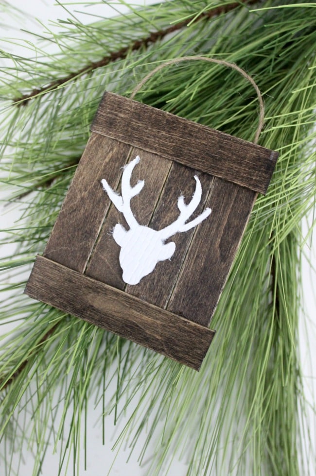 Make these DIY rustic pallet ornaments with a few popsicle sticks and some jute string!