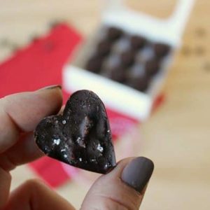 The perfect gift idea for that special someone on your list! You can make this recipe in no time at all, and give the perfect Valentines Day gift! Everyone will love these bacon chocolates!