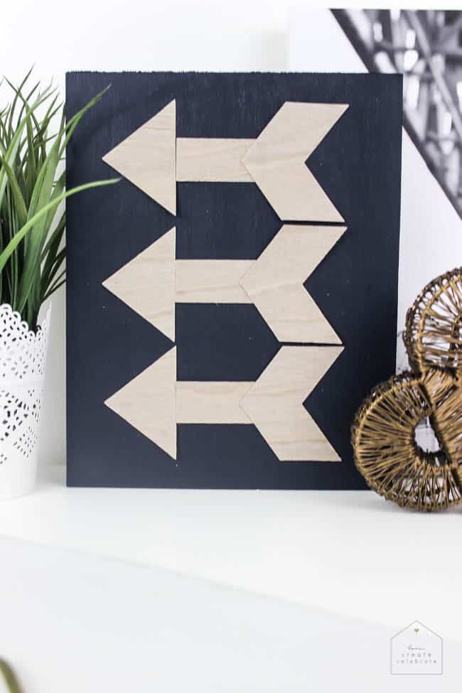 Beautiful wooden home decor idea that doesn't require any power tools! The perfect modern Valentine's day decor, or the perfect piece for your gallery wall :) 