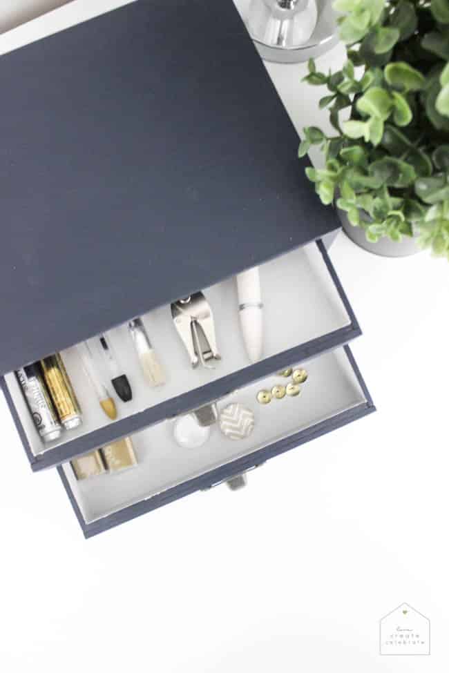 The perfect storage solution for your home office! This modern Desk Organizer took less than 10 minutes to make!