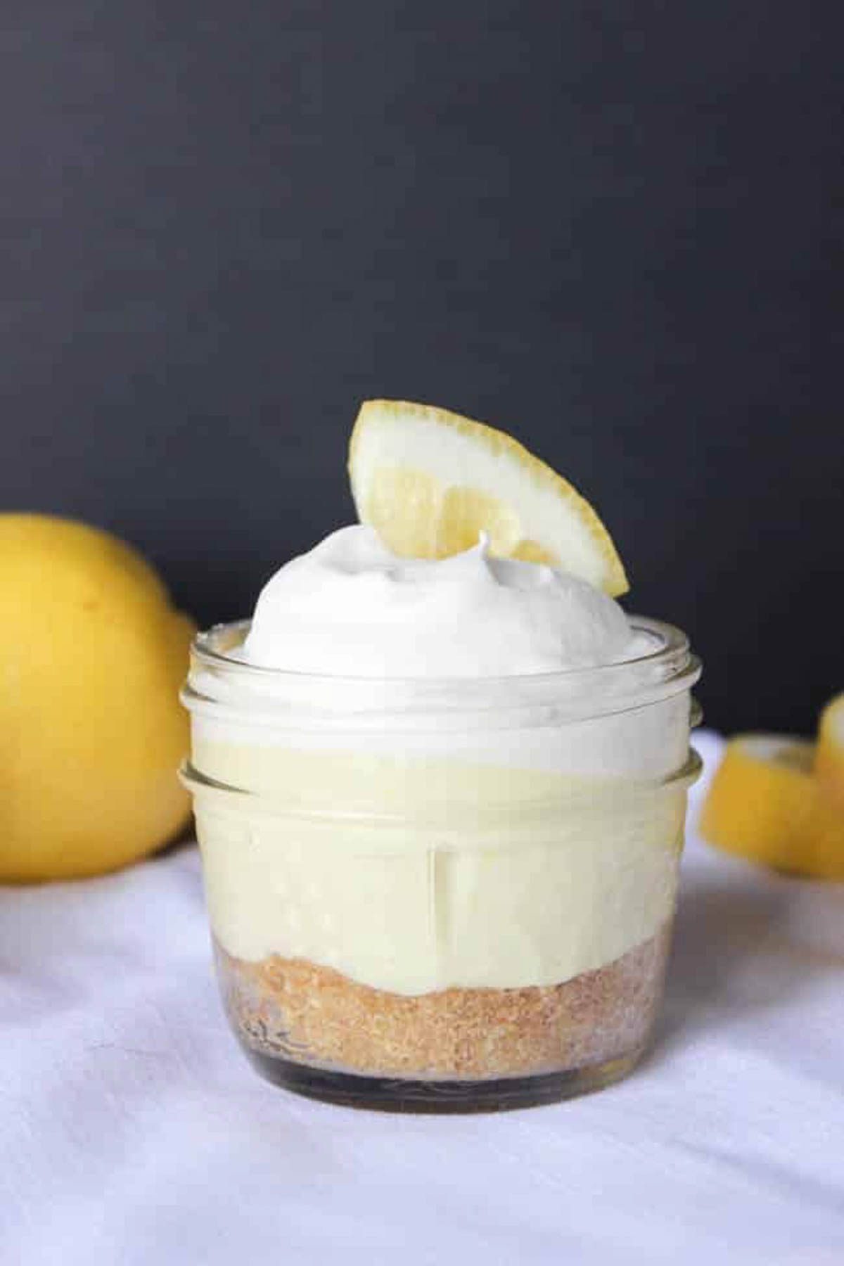mini mason jar lemon cheesecake dessert