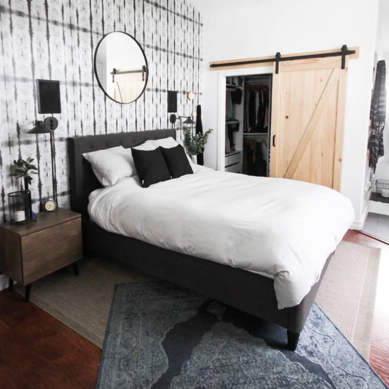 Beautifully layered modern modern rugs for any room in the home! LOVE this beautiful design trend and now you can incorporate it into your home with beautifully layered sisal, jute, cowhide, and modern rugs. Love this bedroom!