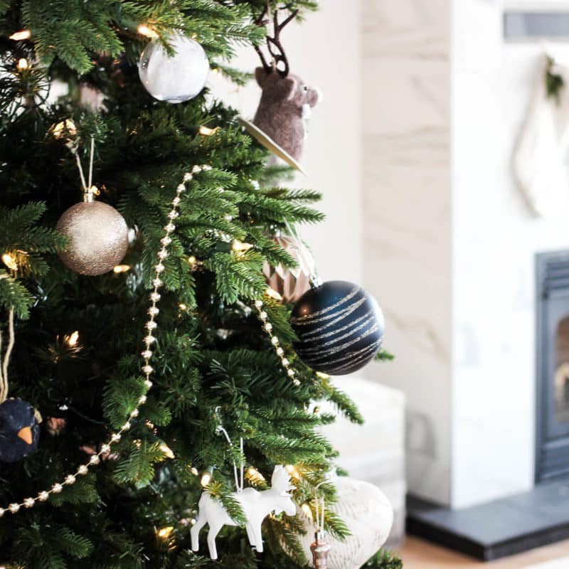 A beautiful, wintery tree for the Christmas season. Love the blue, white, and gold combination. The beaded garland is the perfect accessory! Get five great tips and ideas for making your own perfect, designer Christmas tree!