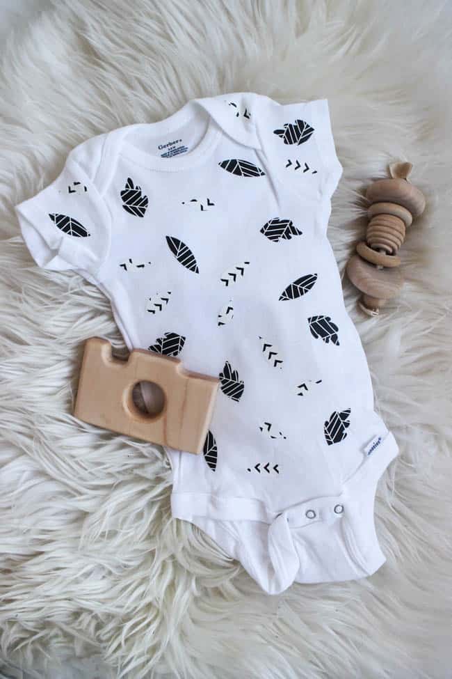 These adorable leaves and arrow patterns from Cricut give this DIY baby onesie a hip and modern look so your baby will be dressed in style