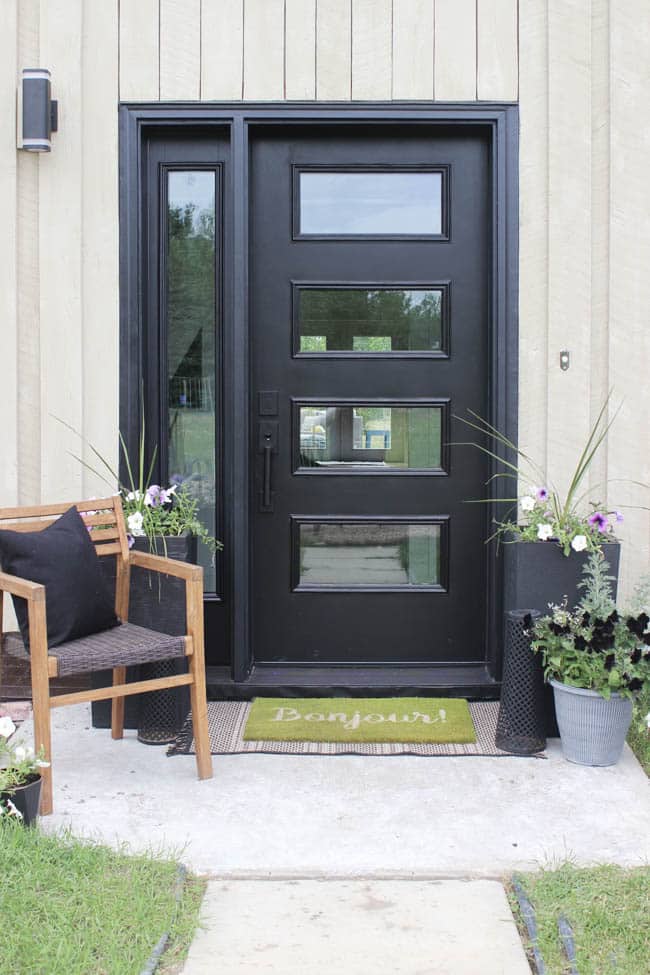 Quick and easy ways to add curb appeal to your front entry! Great budget-friendly tips for creating a front entry that is welcoming and beautiful. Transform your entry with a few of these simple ideas!
