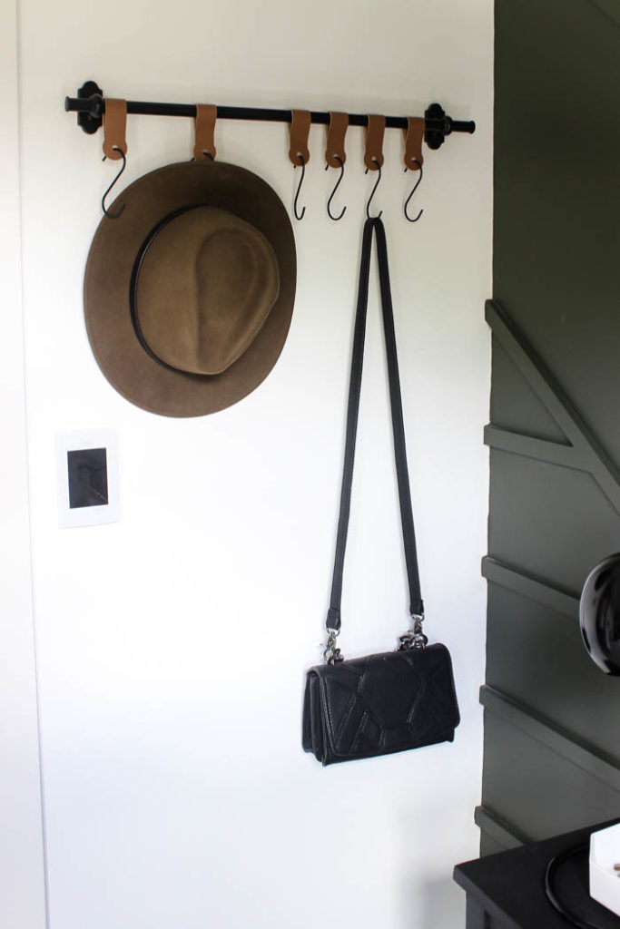 Gorgeous! Make your own modern entry wall hooks with this simple tutorial! Learn how to cut leather on the Cricut machine and make beautiful entryway home decor! LOVE this DIY leather idea!