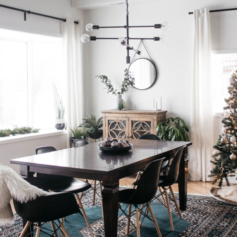 A Modern Minimalist Christmas Kitchen and Dining Room! LOVE the subtle touches of Christmas and the beautiful decor in these two rooms. A beautiful mix of natural colours in the green, black, and white colour palette. Touches of nordic and scandi style in this minimalistic holiday design. #nordic #modern #Christmas #Christmasdecor #ChristmasKitchen #blackandwhite