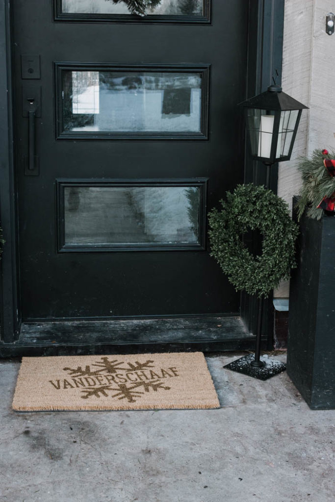 Love the added personalized decor in this home! Get ready for the holiday season with your own personalized Christmas mats, stockings, ornaments, toys, and so much more! #modernChristmas #Christmasdecor #personalization