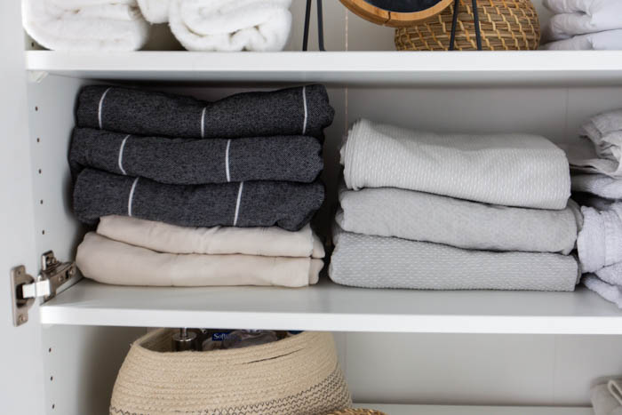 A beautifully organized linen closet in 7 quick steps! Looking to add some organization to your linen closet? These easy tips and tricks will help your linen cabinet stay organized. #organization #konmari #linencloset