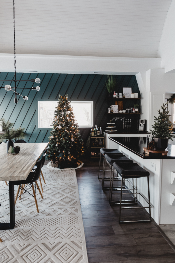Modern Christmas Decorating Ideas For The Kitchen And Dining Room Love Create Celebrate