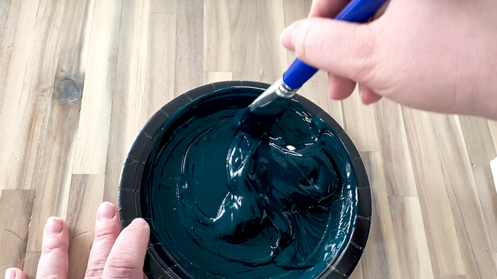 mixing acrylic paint for DIY canvas art