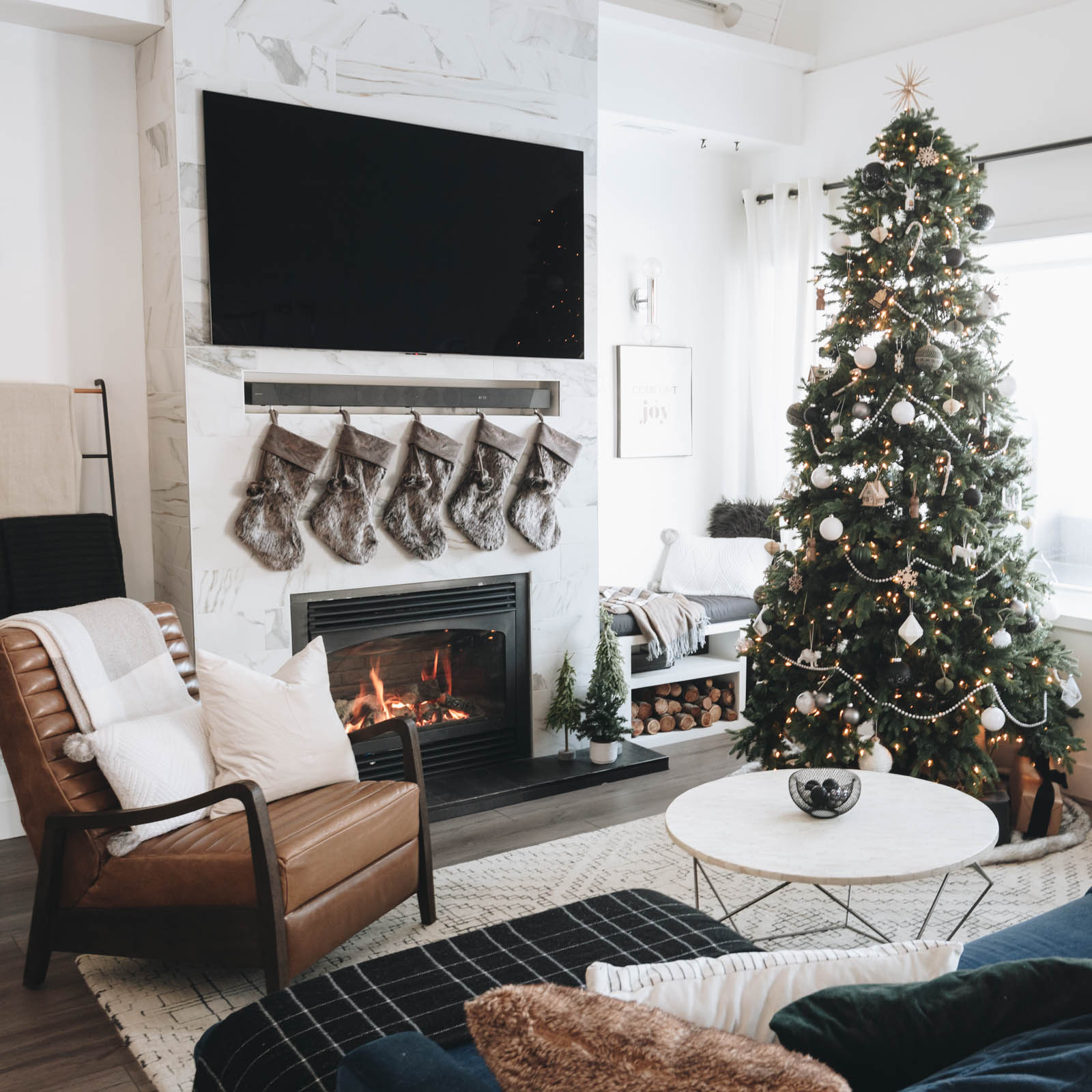 Modern Christmas Decorations [Whole Home Tour]   Love Create ...