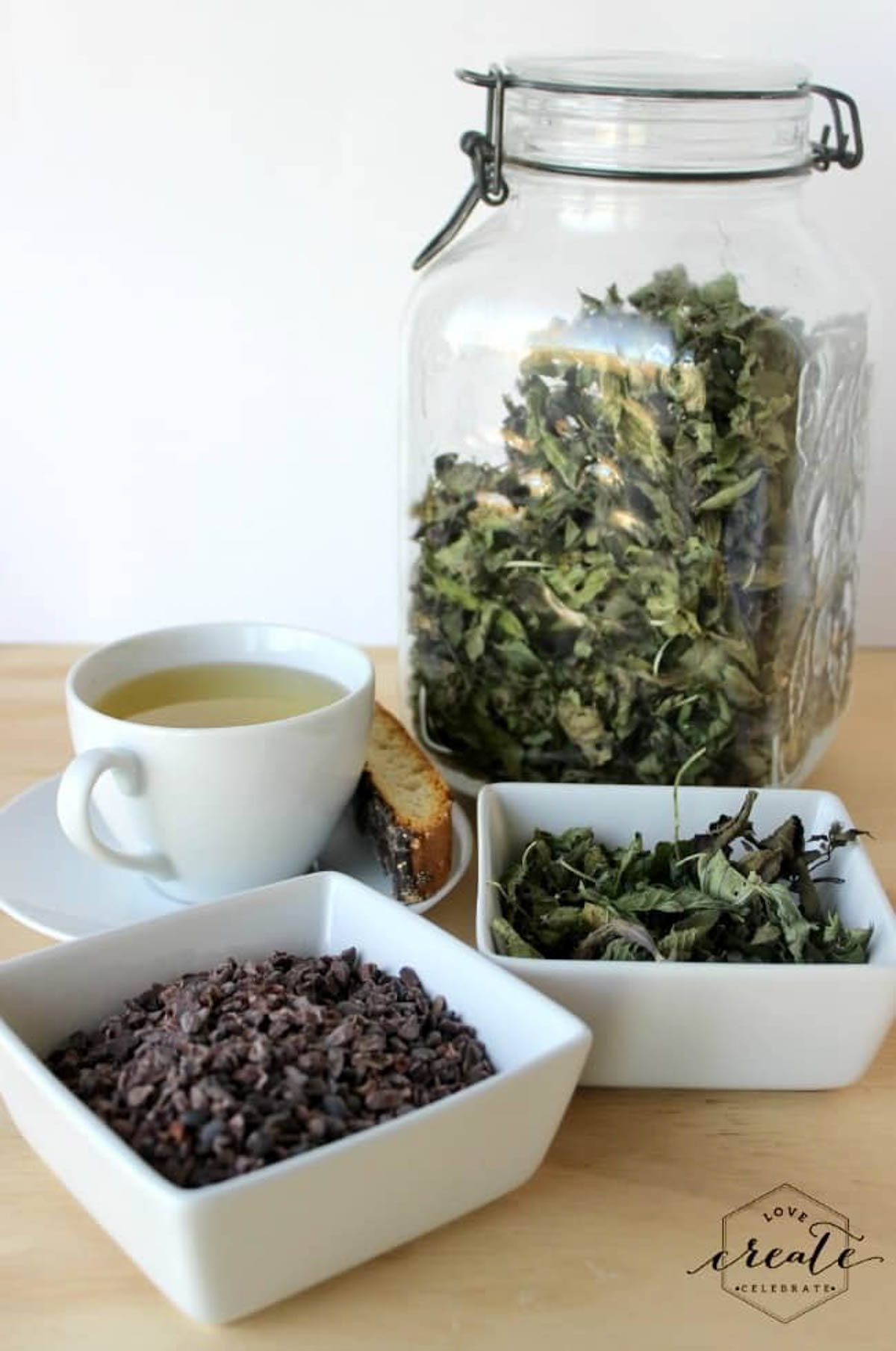 Herbs used to make the fresh peppermint tea.